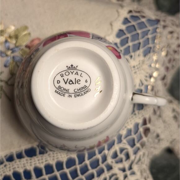 Royal Vale Vintage Bone China Footed Tea Cup Saucer Set Mauve Clematis Flower - Picture 7 of 10